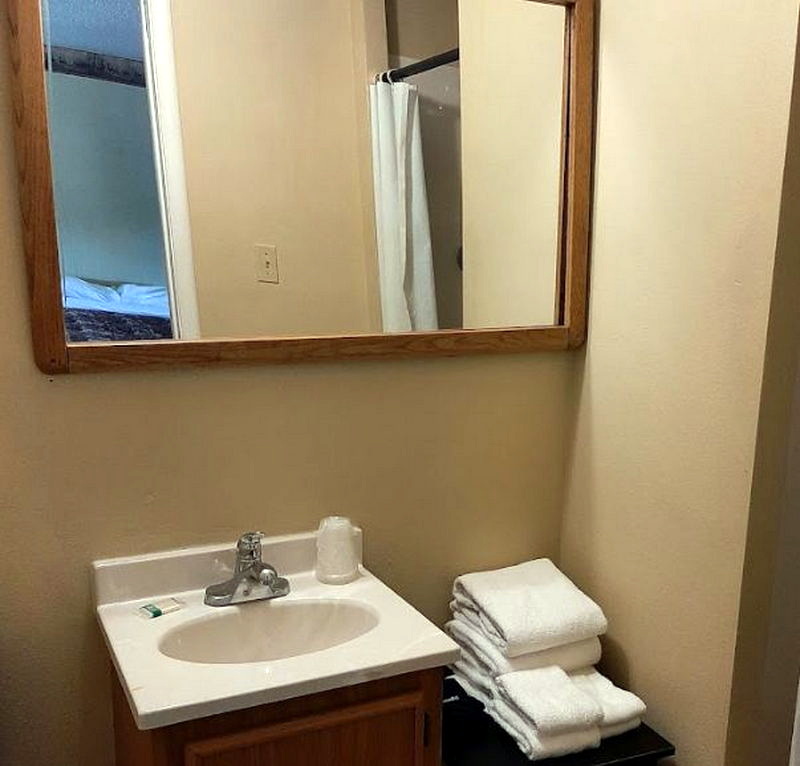 Love Hotels Timberline By OYO Lake Superior (Blue Cloud Motel) - From Web Listing (newer photo)